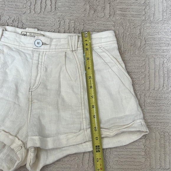 Free people 100% linen shorts Size 8 Free People Linen Cuffed Ivory Cream Shorts - Picture 16 of 16